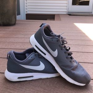 ✔️ Men’s Nike Air grey sneakers good cond size 14